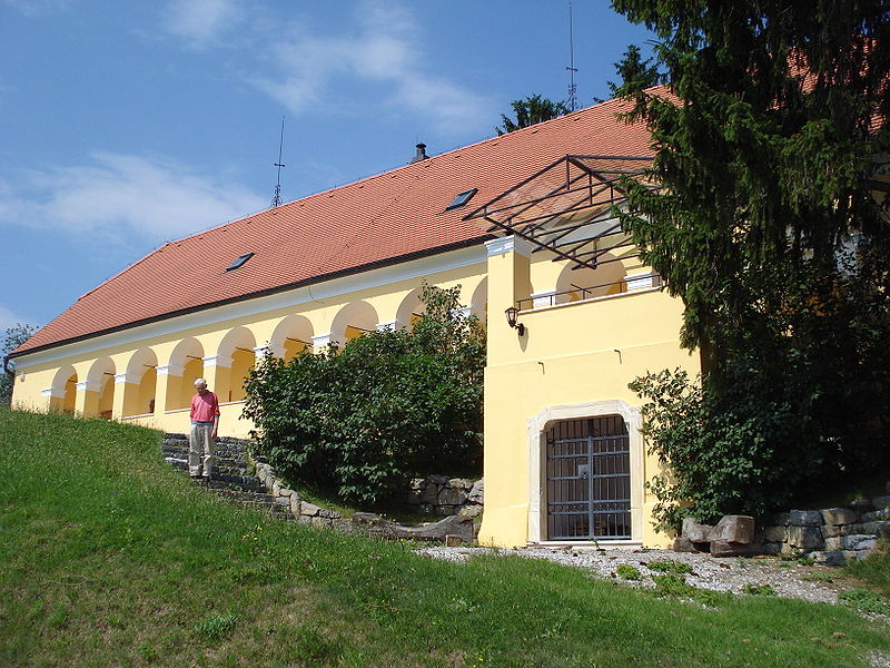 File:Dvorac Tkalec, Štrigova - jugoistok.jpg