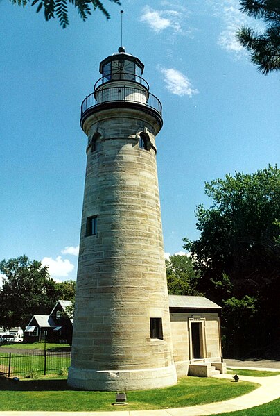 File:Erie Land Lighthouse.jpg