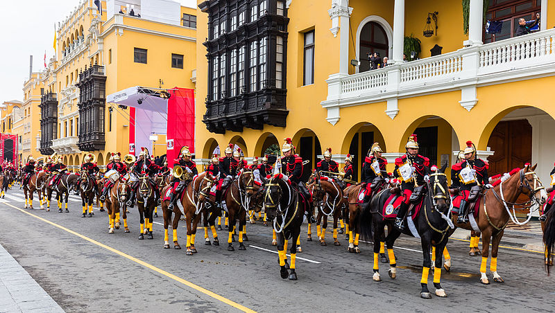 File:Escolta presidencial, Plaza de Armas, Lima, Perú, 2015-07-28, DD 26.JPG