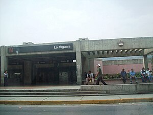 Estacion La Yaguara, Caracas, Venezuela, 2007.jpg