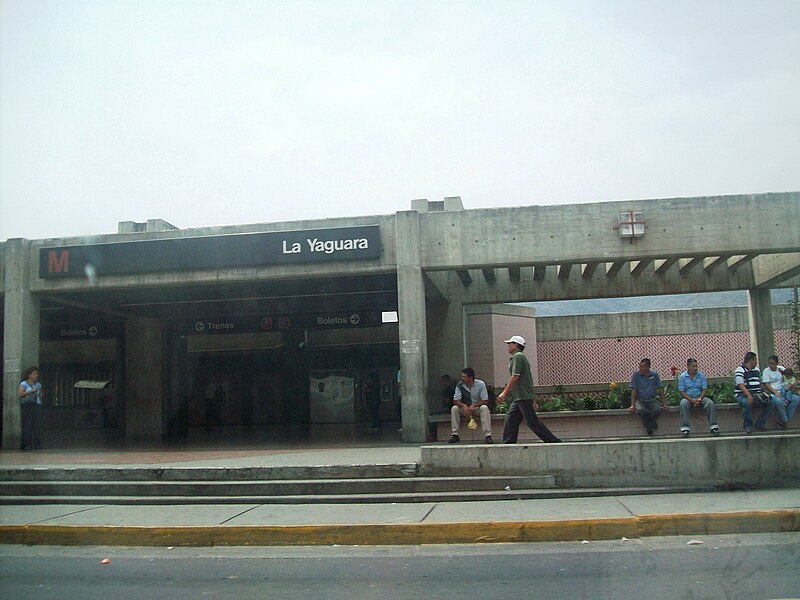 File:Estación La Yaguara, Caracas, Venezuela, 2007.jpg