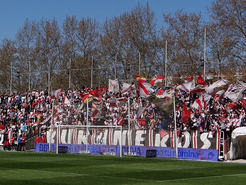 File:Estadiovallecas5.JPG