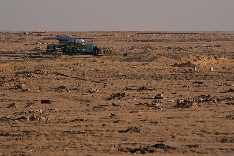 File:Expedition 53 Soyuz Rollout (NHQ201709100013).jpg