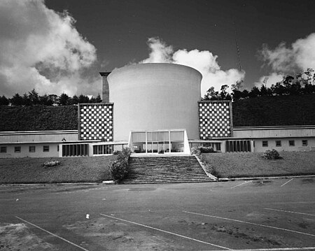 Facade of the RV-1 nuclear reactor facility in the Venezuelan Institute for Scientific Research (IVIC) Fachada antigua del Centro de Fisica.jpg
