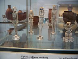 Figures d'ossos i ivory al museu britànic, londres.JPG