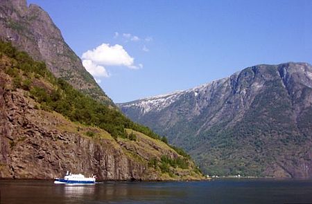 Tập_tin:Fjord_in_Norway.jpg