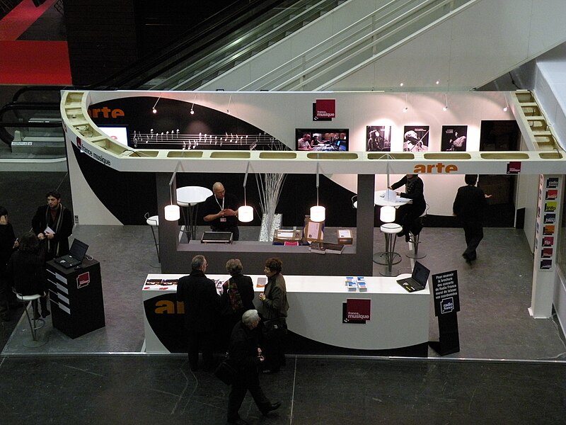 File:FolleJournée2009 Stand Arte-France Musique.jpg