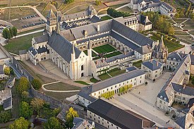 Vista aérea da abadia de Fontevraud.