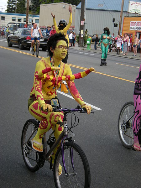 File:Fremont naked cyclists 2009 - 10.jpg