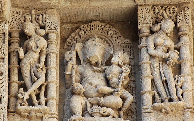 File:Ganesha, Sculptures at Rani ki Vav (15778247014).jpg