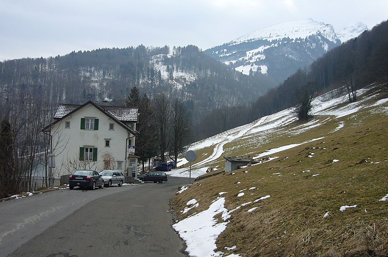 File:Gasthaus Alvier - panoramio.jpg