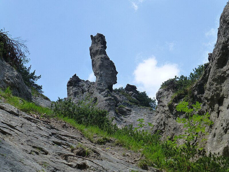 File:Geißlochklamm Felsenkopf.JPG