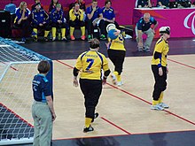 Goalball-2012-London Paralympics SWE F throwing.jpg