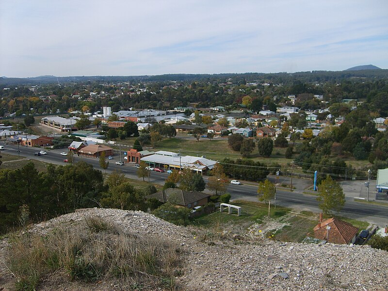 File:Golden Point (Ballarat) - view from Sovereign Hill 2007.jpg