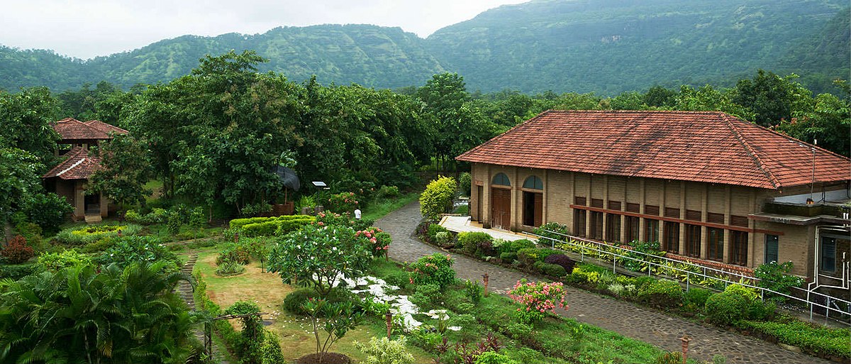 https://upload.wikimedia.org/wikipedia/commons/thumb/8/8b/Govardhan_Ecovillage.jpg/1200px-Govardhan_Ecovillage.jpg