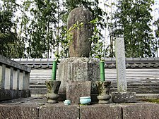 Hrob Hirotady Macudairy v Daidžudži v Okazaki, Aiči