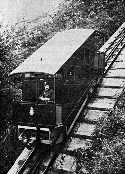 File:Graz,-Schloßbergbahn,-Wagen-Nr-1-(um-1900).jpg