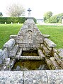 Guidel : la fontaine de dévotion près de la chapelle Saint-Mathieu.