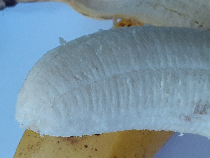 File:HK food 生果 fruit yellow 香蕉 banana 去皮 peeling February 2021 SS2 05.jpg