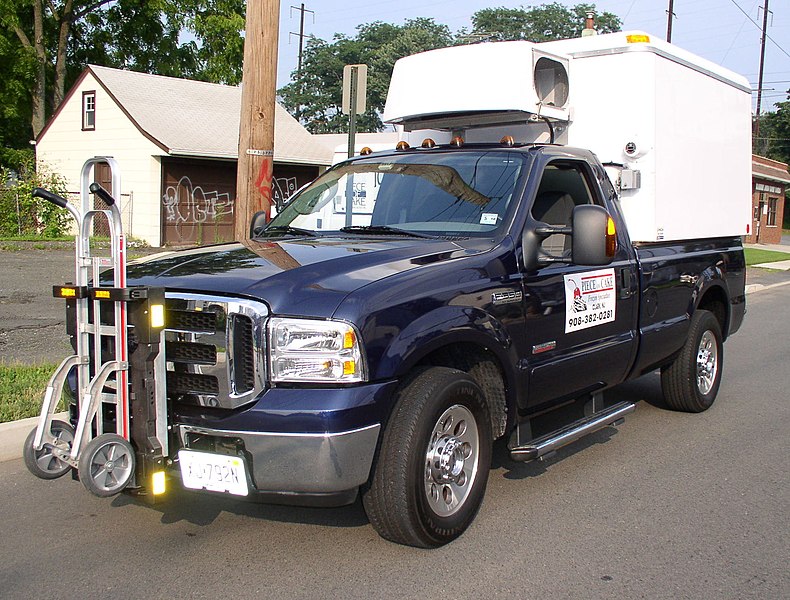 File:Hand truck lock Ford F350.jpg