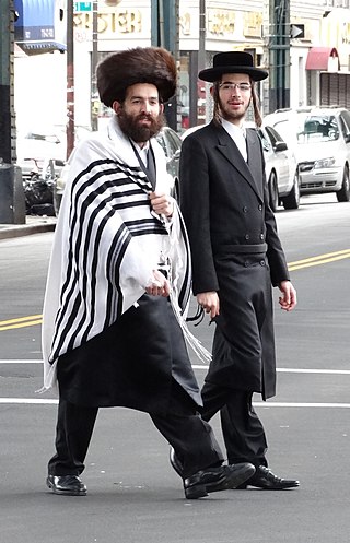 <span class="mw-page-title-main">Jewish religious clothing</span> Religious clothing of Jews