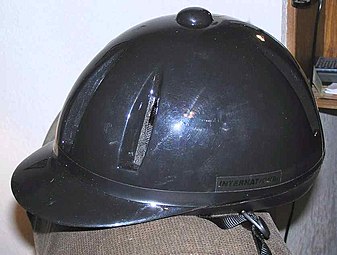 Защитный шлем для верховой езды