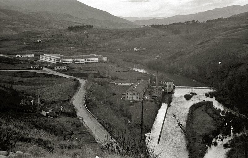 File:Instalaciones de la cantera propiedad de Cementos Rezola en Bazkardo, término de Andoain (2 de 7) - Fondo Car-Kutxa Fototeka.jpg