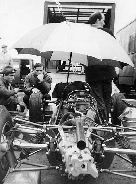 Clark in the Lotus pit at the 1964 German Grand Prix
