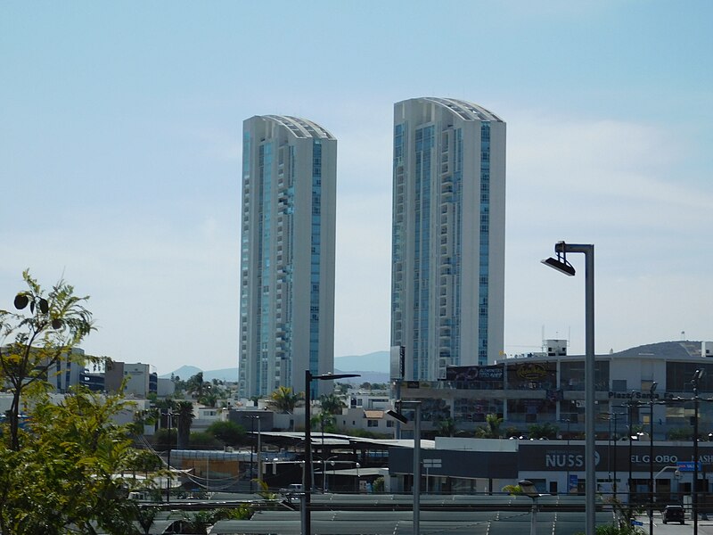 File:Juriquilla Towers Querétaro.jpg