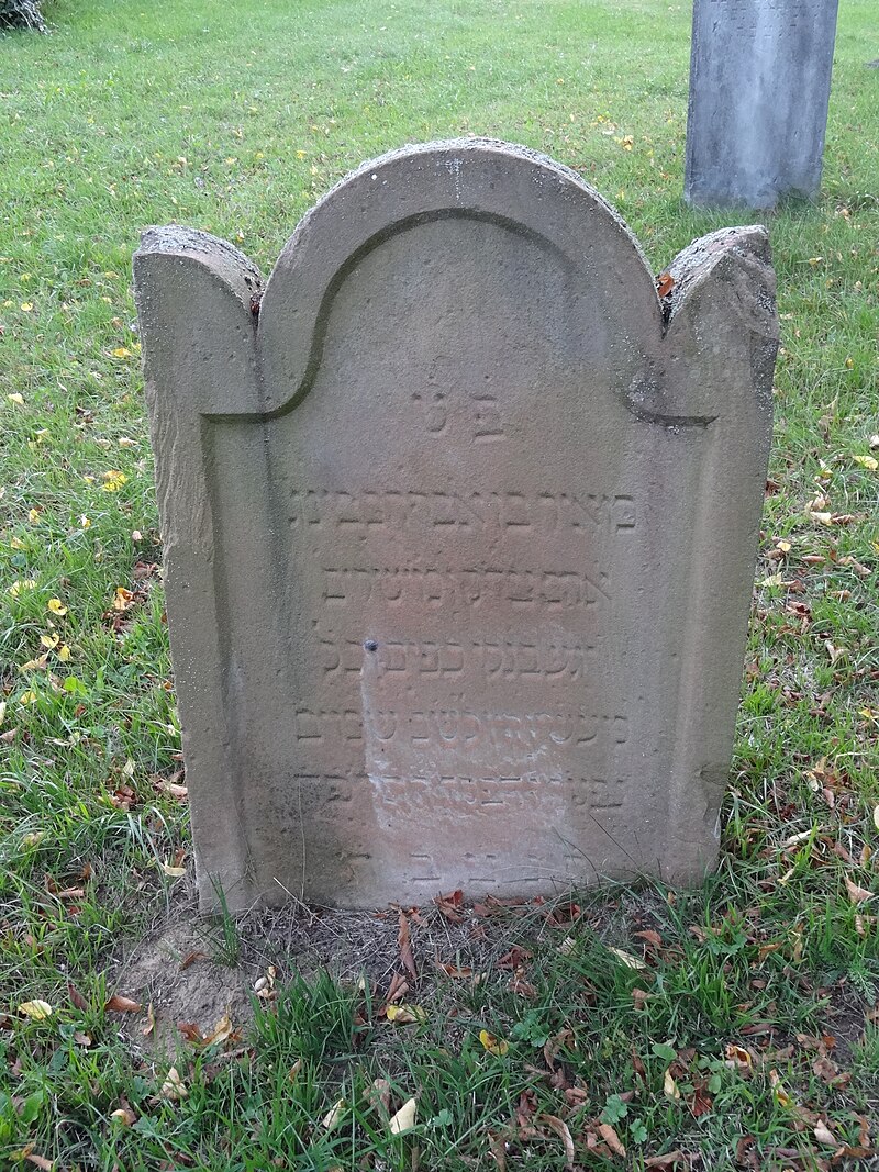 Jüdischer Friedhof (Grüningen) Grabstein Meier Ben Awraham.jpg