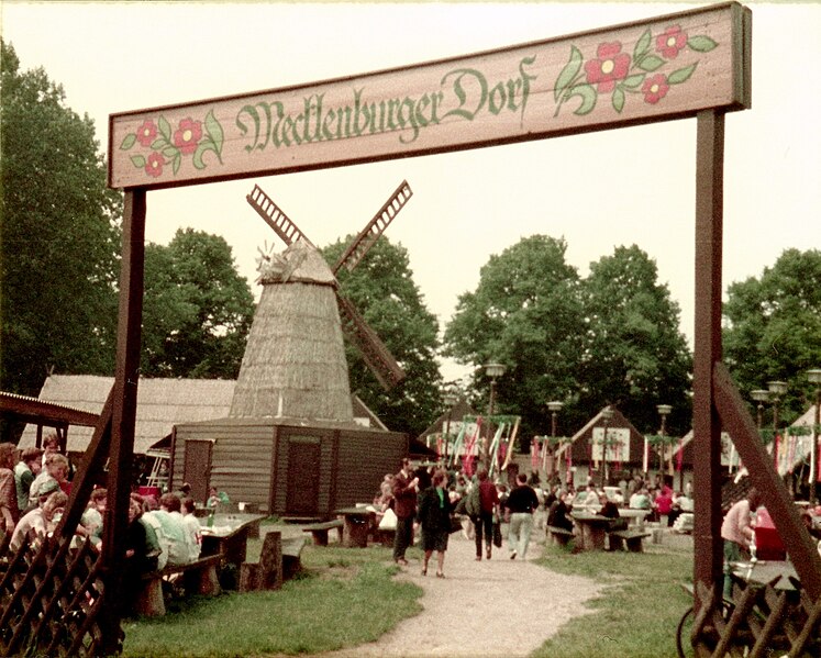 File:Köpenick 1984 Mecklenburger Dorf.jpg