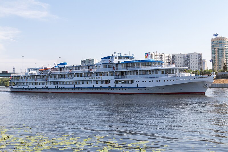 File:K.A. Timiryazev on the Khimki Reservoir 2021-06-26 9032.jpg