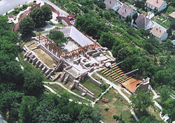 Ruiny kláštera po částečné rekonstrukci