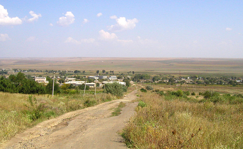 File:Kloestitz Dorfansicht Haller Steppe f Sept 2005.JPG