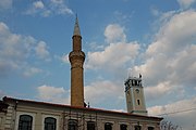 Komotini - muslimská mešita a křesťanský kostel - panoramio.jpg