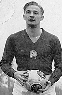 <span class="mw-page-title-main">Gyula Lóránt</span> Hungarian footballer and manager