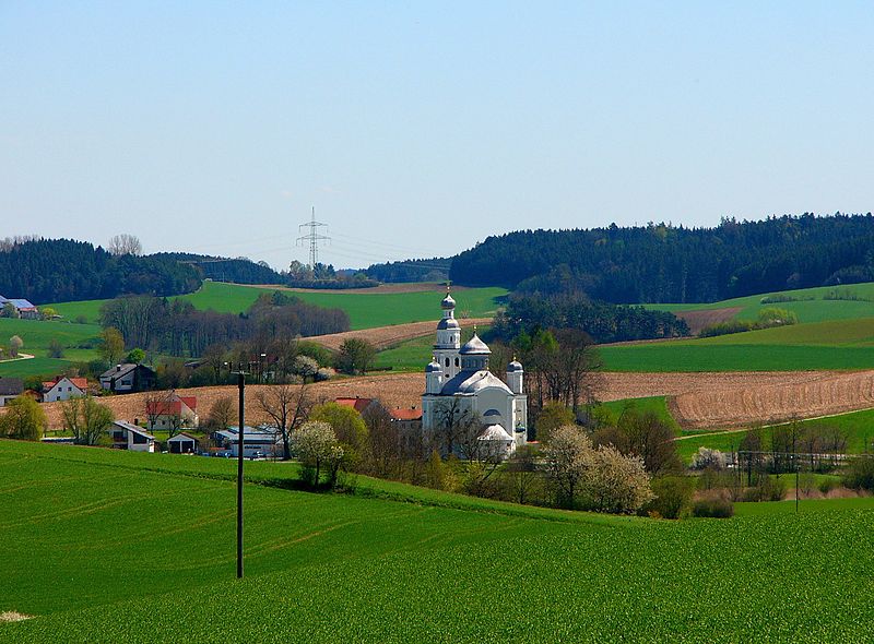 File:Landschaft mit Maria Birnbaum.jpg