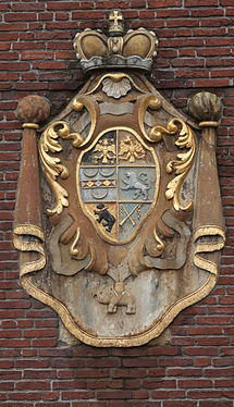 Der Wappenstein am Gebäude der Ostfriesischen Landschaft