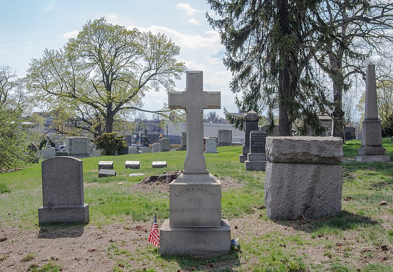 File:Laura Keene gravestone at Green-Wood Cemetery (62088).jpg