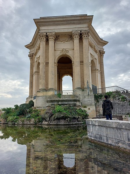 File:Le château d'eau de la promenade du Peyrou (del Peiron) à Montpellier en Occitanie.jpg