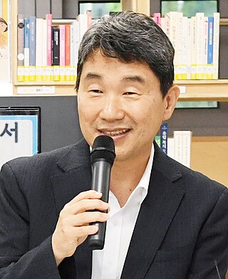 <span class="mw-page-title-main">Lee Ju-ho</span> South Korean economist and politician