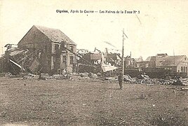 La fosse en ruine à la suite de la guerre.