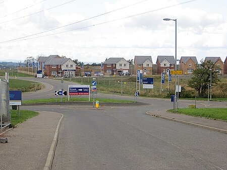 Lindsayfield Road (geograph 4372047)