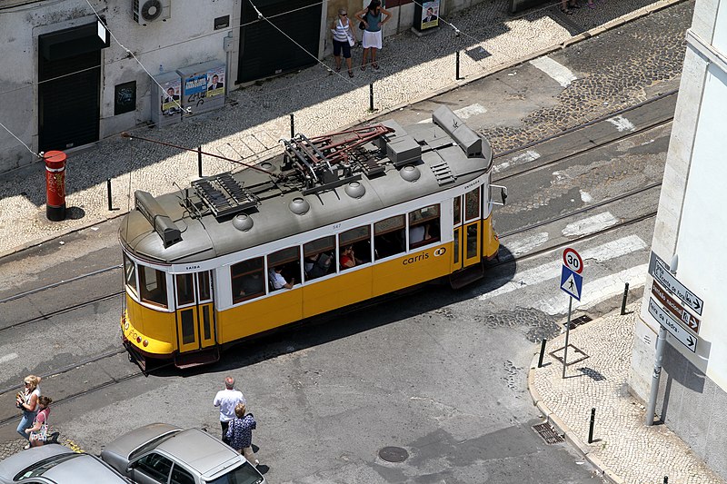 File:Lissabon-Strassenbahn-40-Sao Vicente de Fora-2011-gje.jpg