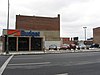 Edificio comercial largo y tercero