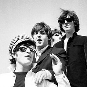 The Beatles on tour, July 1965 Los Beatles (19266969775) Recortado.jpg