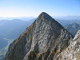 La cumbre principal (suroeste) de Lugauer vista desde el pico noreste.