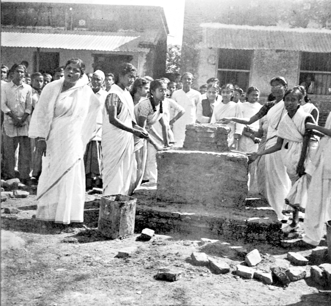 File:Making a Shaheed Minar at old campus of Dhaka College 2.png