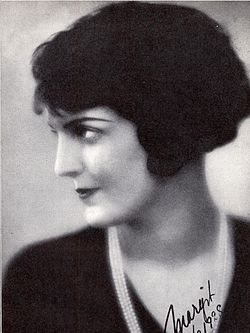 Margit Manstad. Foto i Scenen 1928.