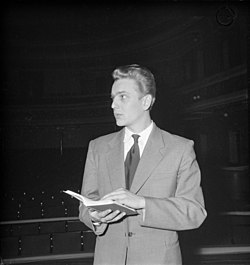 Martti Katajisto vuonna 1957 Hamletin harjoituksissa Kansallisteatterissa.